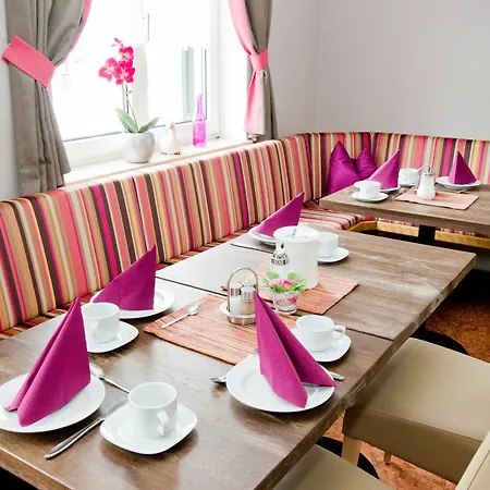 Junior By Max 70 Guest house